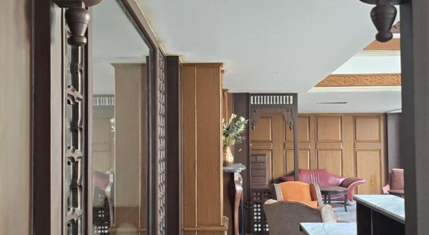 Club Denovo Hotel Butwāl Kültér fotó