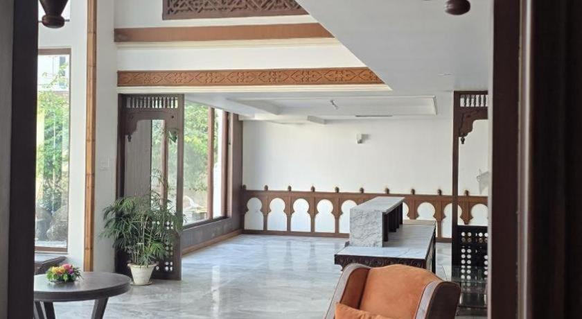 Club Denovo Hotel Butwāl Kültér fotó