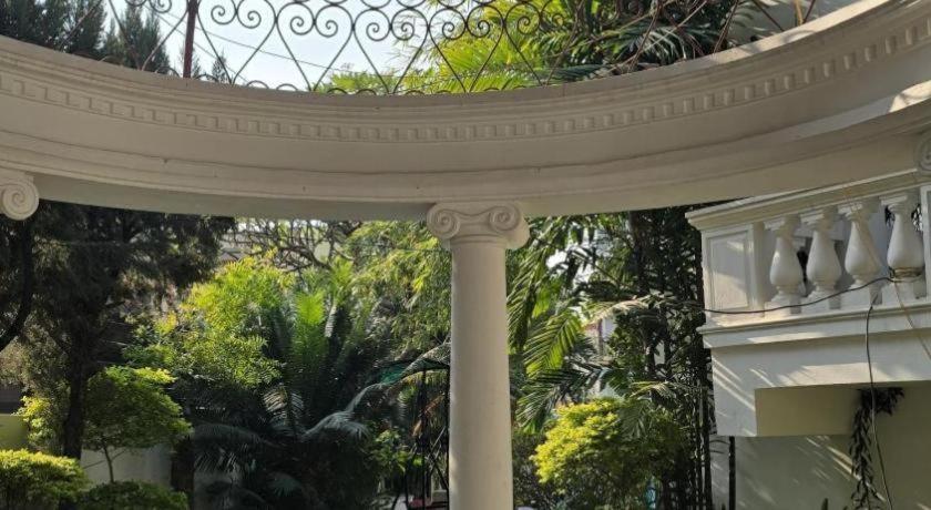 Club Denovo Hotel Butwāl Kültér fotó