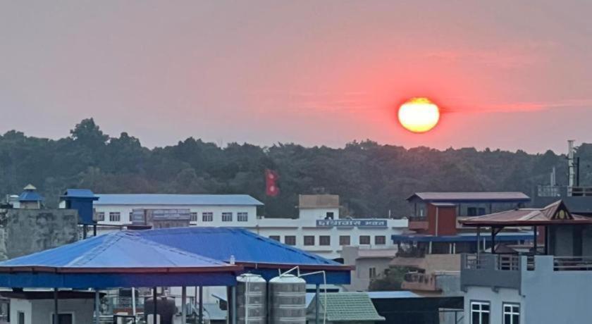 Club Denovo Hotel Butwāl Kültér fotó