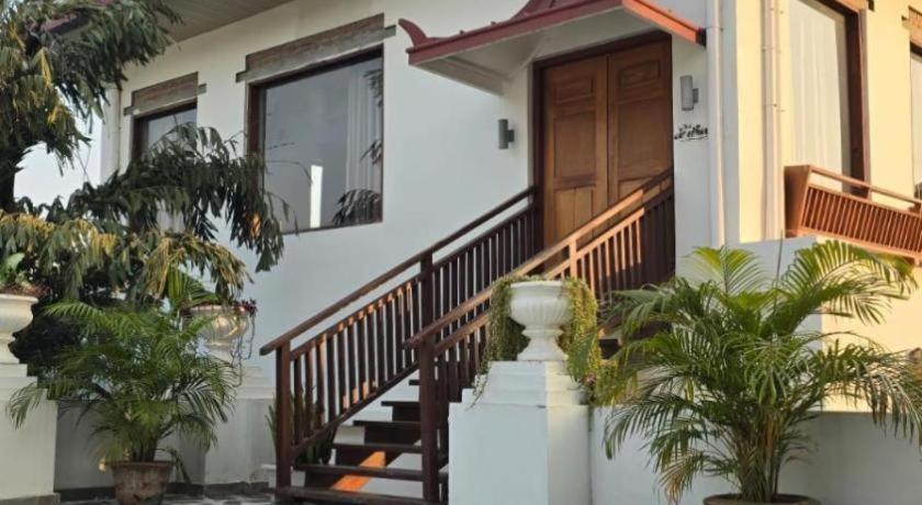 Club Denovo Hotel Butwāl Kültér fotó