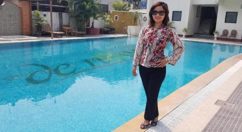 Club Denovo Hotel Butwāl Kültér fotó